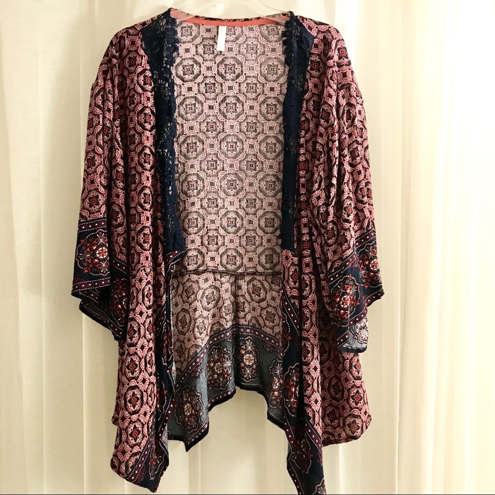 💰4/$25 Xhilaration Boho Kimono w Crochet Trim